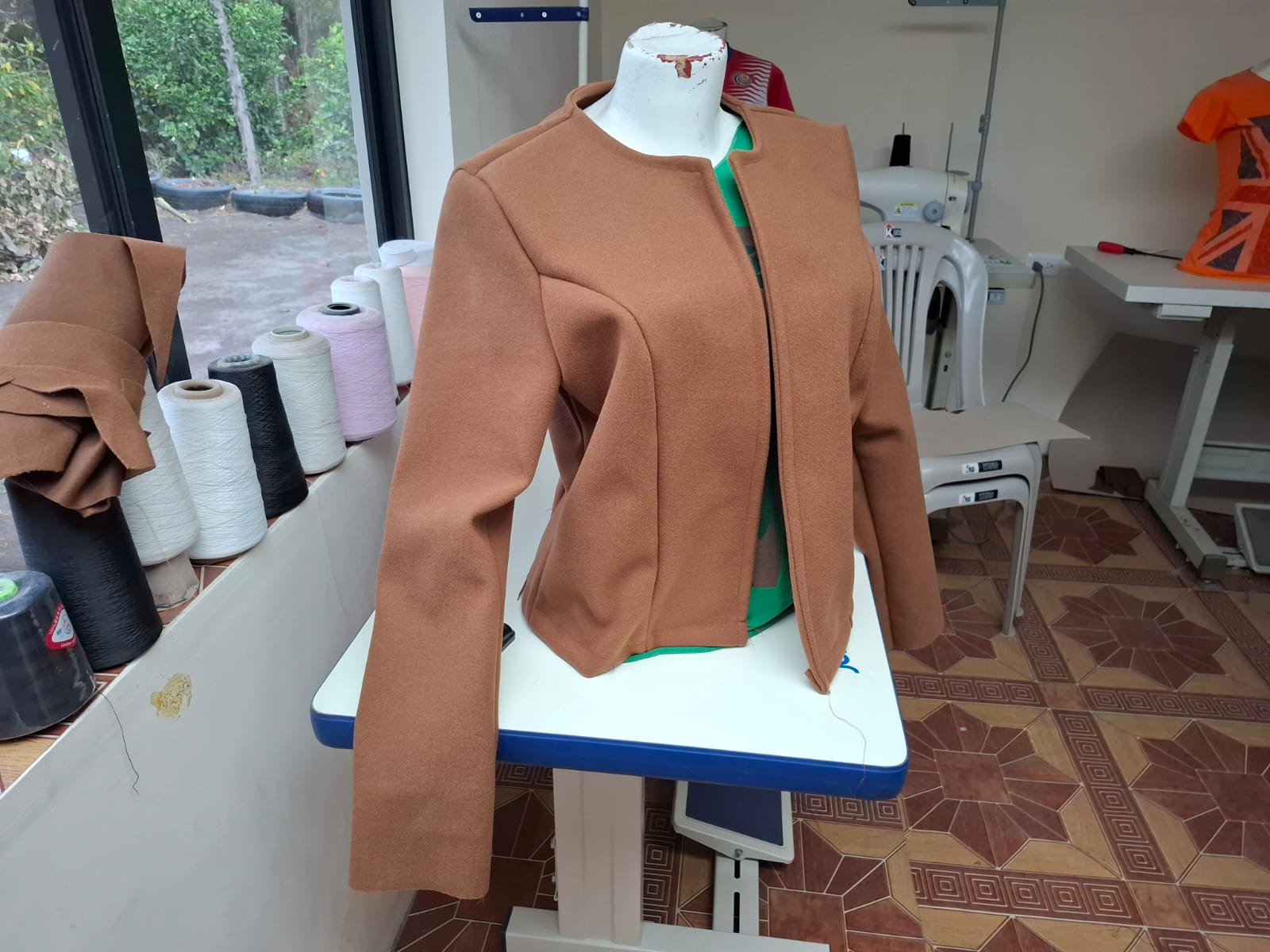 Chaquetas y buzos hechos para ti.